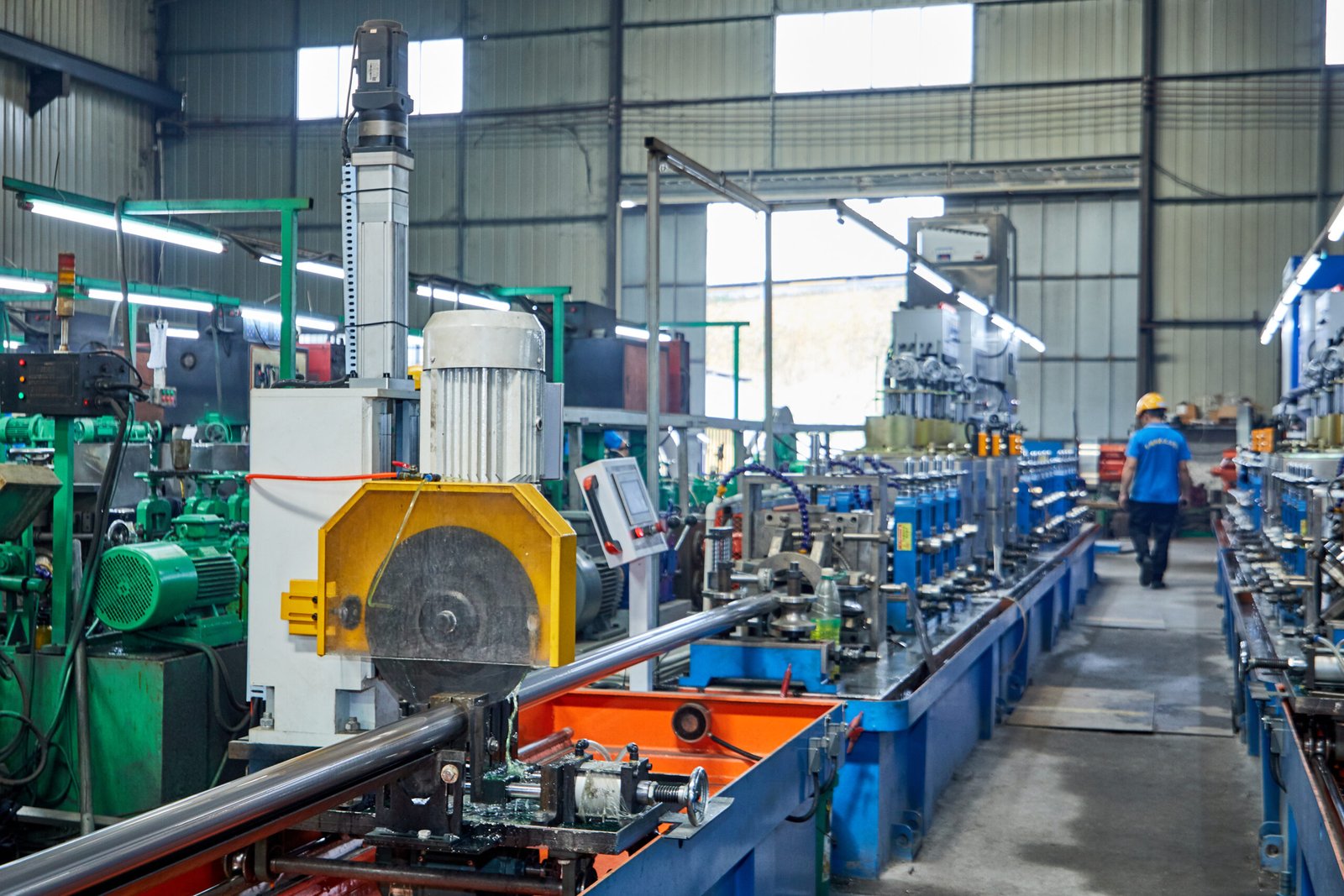 Stainless Steel Pipes in Oil & Gas: Safety & Corrosion Resistance