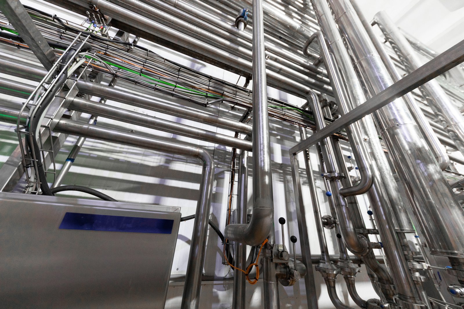 Stainless steel tubes used in decorative suspended ceiling lighting installations