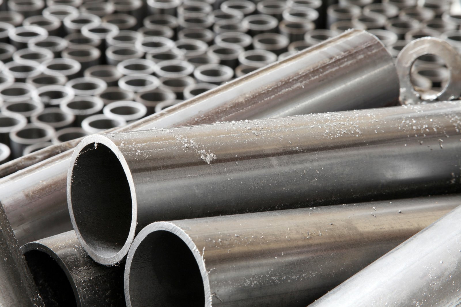 Mirror finish stainless steel tubes used as ceiling design elements in modern architecture